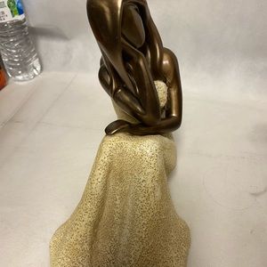 Woman Statute/93021